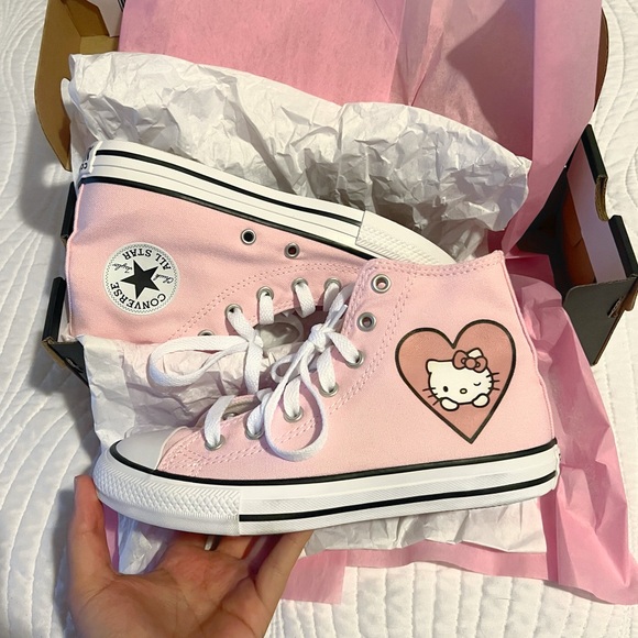 Sanrio Converse Hello Kitty Pink NWT Kids Hello Kitty Sanrio Pink